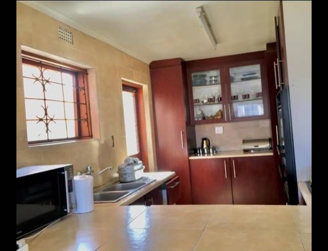 3 BEDROOM FREEHOLD FOR SALE IN ILITHA PARK